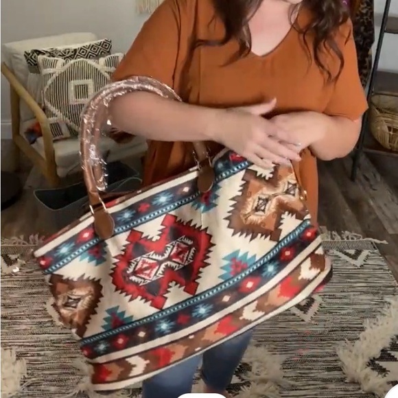 Aztec Patterned Weekender Bag - Picture 10 of 13